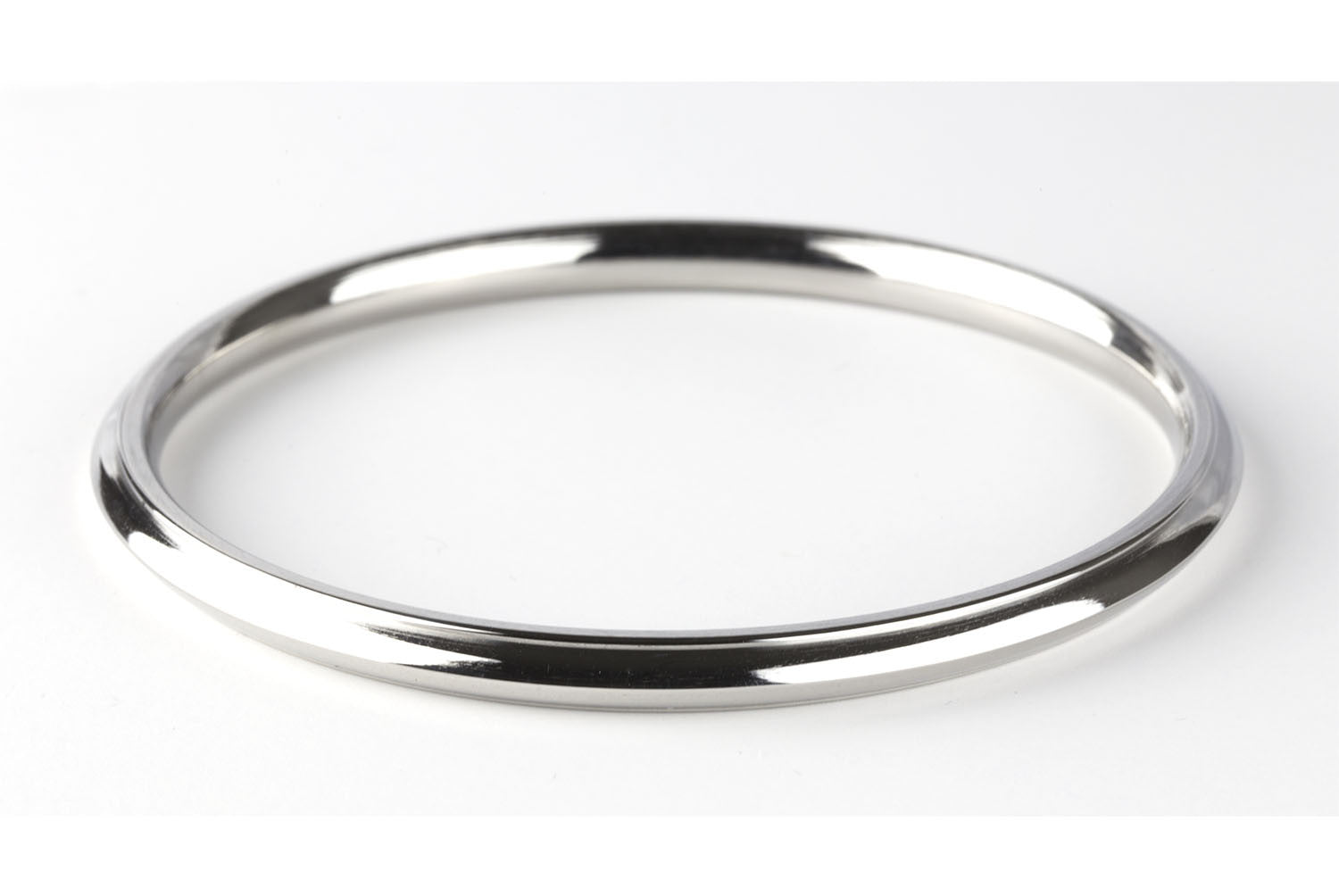 A thin One Line Sikh Kara bracelet